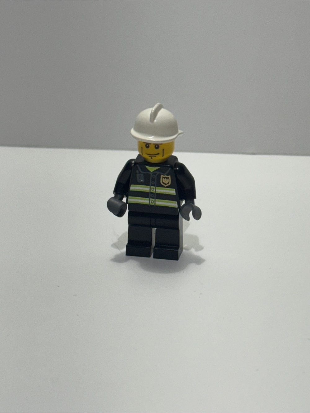 LEGO Town City Fire Firefighter White Hard Hat/Helmet Safety Vest Minifigure